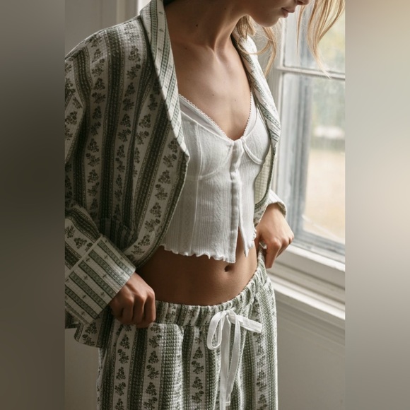 Matching Set-Printed Quilted Pajama Top & Jogger Pants Anthropologie-Green Motif - Picture 2 of 8